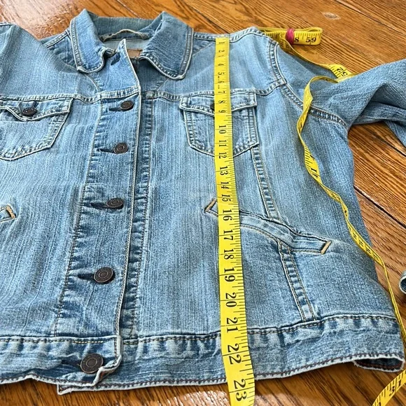 Levi’s Vintage Denim jacket.  Fits like a Medium.  No size tag - Picture 10 of 14